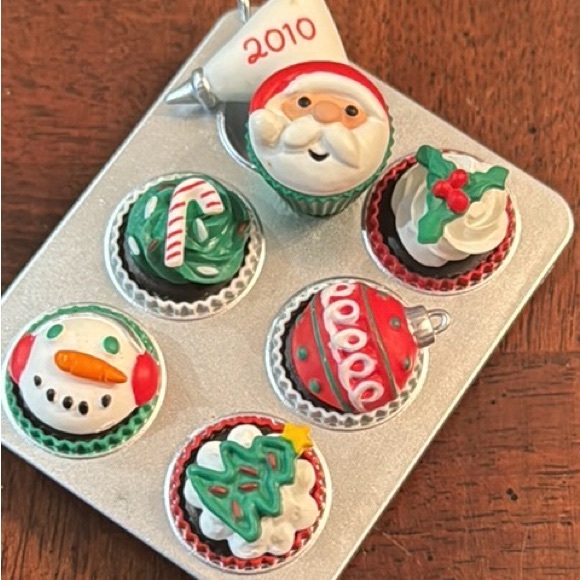 Hallmark Ornament Cupcakes Season's Treating Series 2010 2nd in Series - Picture 8 of 9